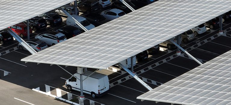 Hier wurde die Photovoltaikanalge in einen Parkplatz integriert.